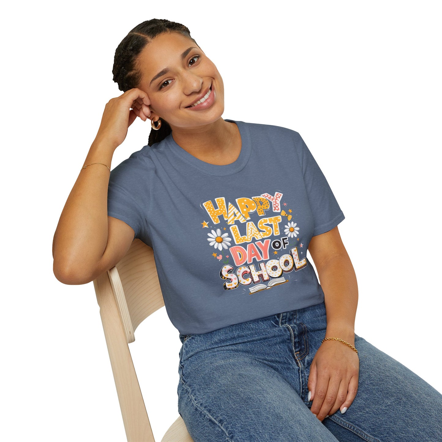 Happy Last Day of School T-Shirt — Cute Retro Daisy End-of-Year Tee