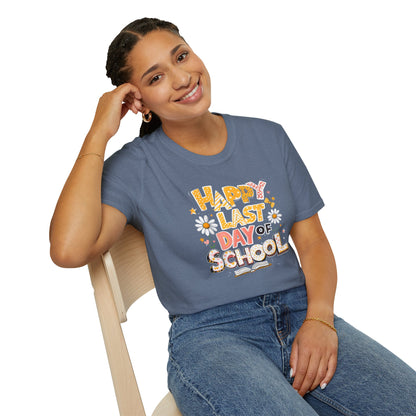 Happy Last Day of School T-Shirt — Cute Retro Daisy End-of-Year Tee