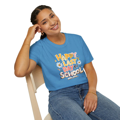 Happy Last Day of School T-Shirt — Cute Retro Daisy End-of-Year Tee